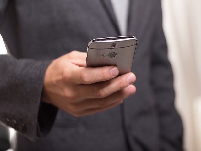 Virüs ve Bakteri Enfeksiyonlarını Tespit Eden Akıllı Telefon Eklentisi